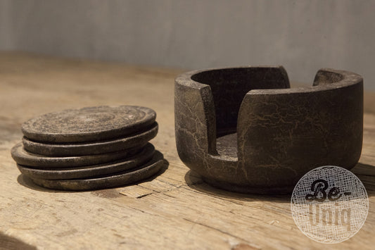 6 houten onderzetters in houder